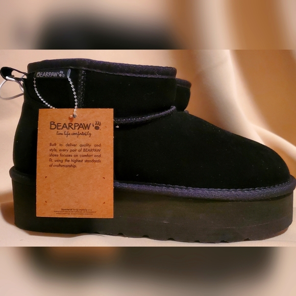 BearPaw Shoes - Bearpaw Black Short Platform Boots Womens Size 8 NEW